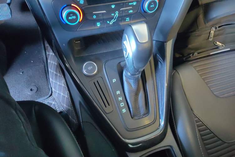 Used Ford Focus 2017 Sedan 1.6L Automatic Fashion Edition Smart Drive Version Gear Lever