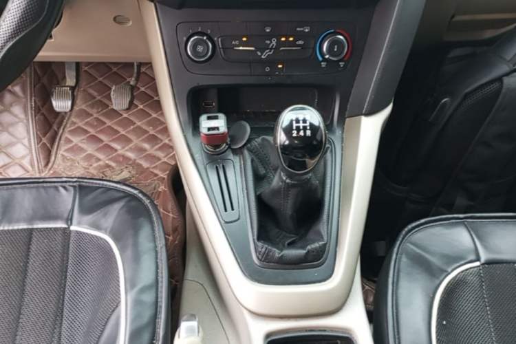 Used Ford Focus 2017 Sedan 1.6L Manual Comfort Plus SmartDrive Edition Gear Lever