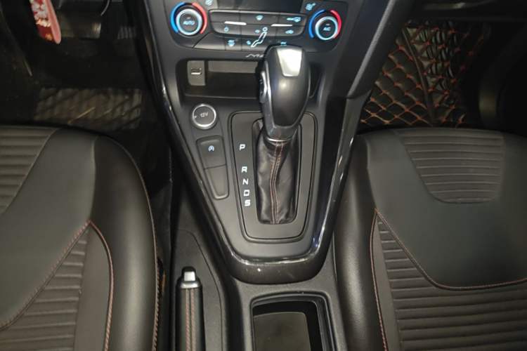 Used Ford Focus 2017 1.5T CTCC White and Black Limited Edition Gear Lever
