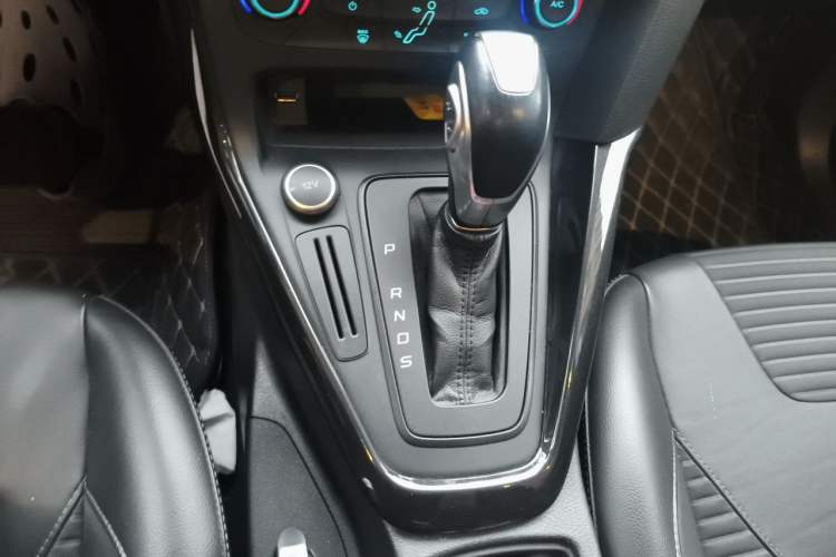 Used Ford Focus 2017 Hatchback 1.6L Automatic Fashion Edition Smart Drive Version Gear Lever
