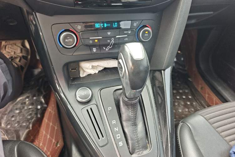 Used Ford Focus 2017 Sedan 1.6L Automatic Fashion Edition Smart Drive Version Gear Lever