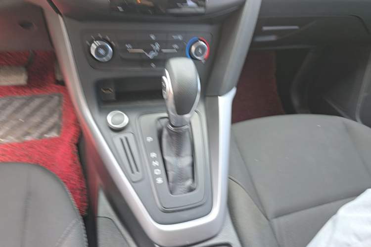 Used Ford Focus 2017 Hatchback 1.6L Automatic Comfort Plus SmartDrive Edition Gear Lever
