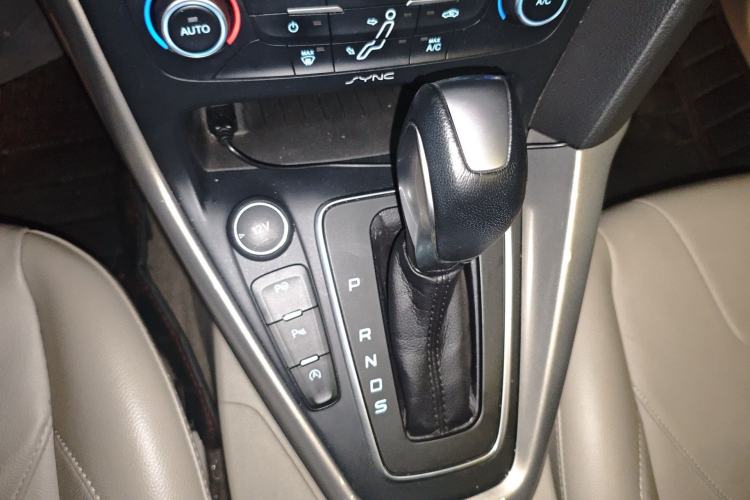 Used Ford Focus 2017 Sedan EcoBoost 180 Automatic Flagship Model Gear Lever