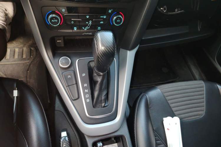 Used Ford Focus 2017 Hatchback EcoBoost 180 Automatic Sport Model Gear Lever
