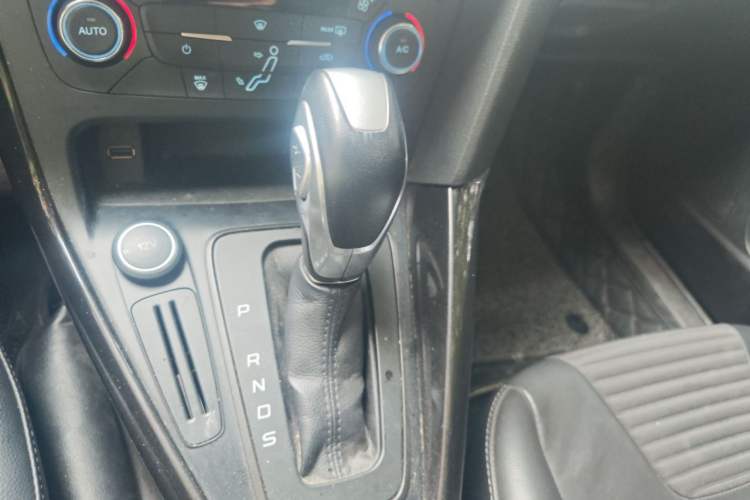Used Ford Focus 2017 Hatchback 1.6L Automatic Fashion Edition Smart Drive Version Gear Lever