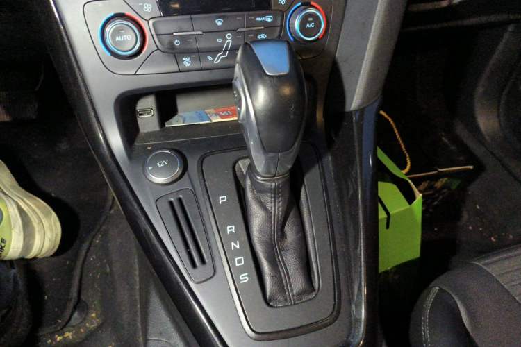 Used Ford Focus 2017 Hatchback 1.6L Automatic Fashion Edition Smart Drive Version Gear Lever