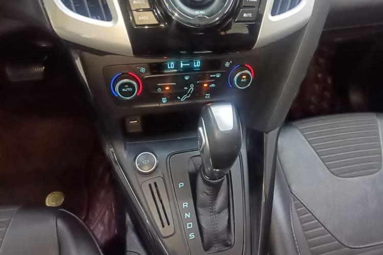 Used Ford Focus 2017 Hatchback 1.6L Automatic Fashion Edition Smart Drive Version Gear Lever