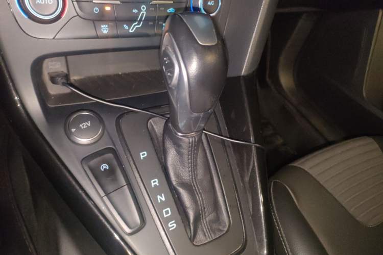 Used Ford Focus 2017 Hatchback EcoBoost 125 Automatic - Ultra-Powerful Style Edition with Smart Drive Features Gear Lever