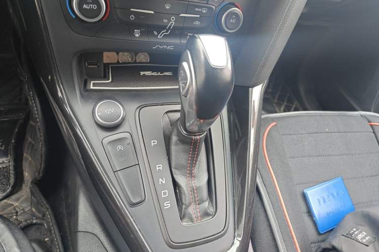 Used Ford Focus 2017 1.5T CTCC White and Black Limited Edition Gear Lever