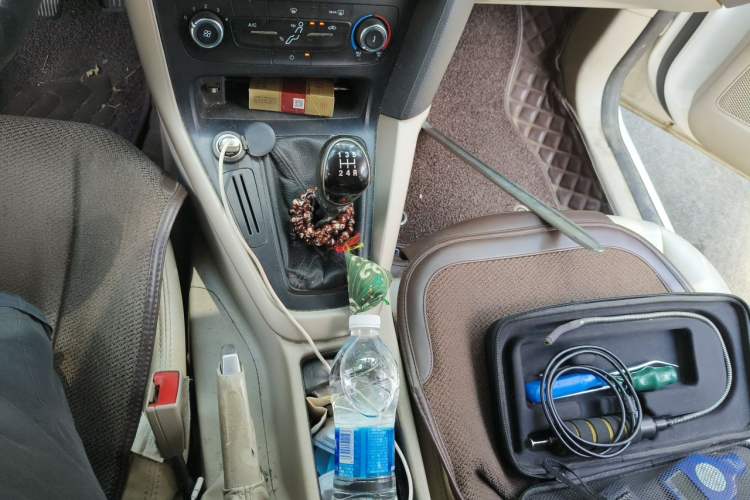 Used Ford Focus 2017 Sedan 1.6L Manual Comfort Plus SmartDrive Edition Gear Lever