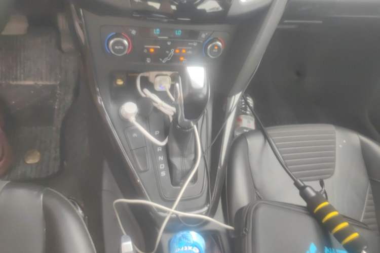 Used Ford Focus 2017 Sedan EcoBoost 125 Automatic Supreme Style SmartDrive Edition Gear Lever