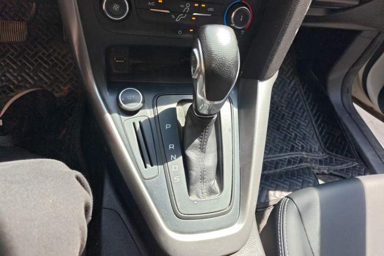 Used Ford Focus 2017 Hatchback 1.6L Automatic Comfort Plus SmartDrive Edition Gear Lever