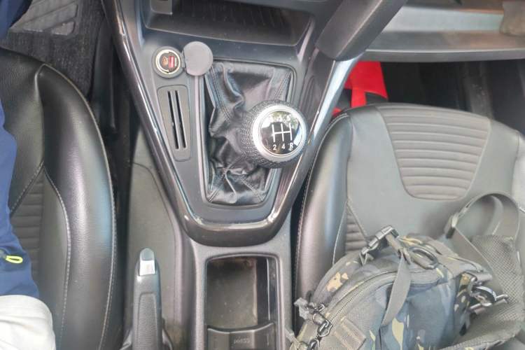 Used Ford Focus 2017 Hatchback 1.6L Manual Fashion Edition SmartDrive Version Gear Lever