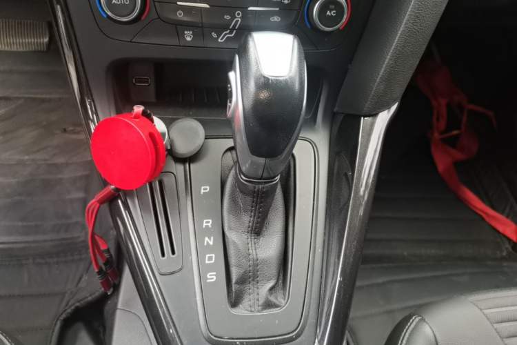 Used Ford Focus 2017 Hatchback 1.6L Automatic Fashion Edition Smart Drive Version Gear Lever