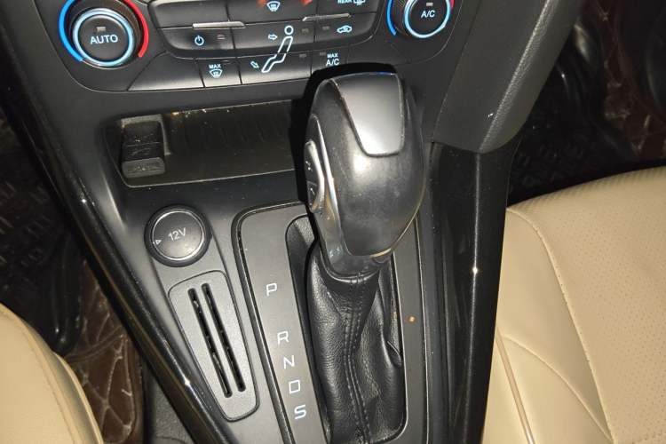 Used Ford Focus 2017 Sedan 1.6L Automatic Fashion Edition Smart Drive Version Gear Lever