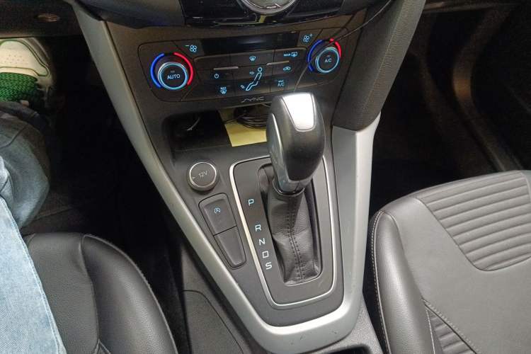 Used Ford Focus 2017 Hatchback EcoBoost 180 Automatic Sport Model Gear Lever