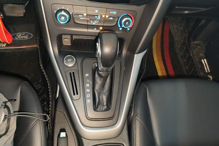 Used Ford Focus 2017 Hatchback 1.6L Automatic Comfort Plus SmartDrive Edition Gear Lever