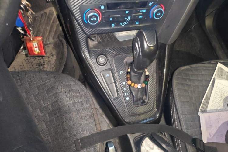 Used Ford Focus 2017 Sedan EcoBoost 180 Automatic Elite Model Gear Lever