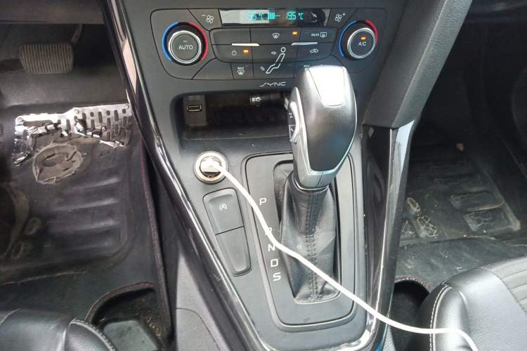 Used Ford Focus 2017 Sedan EcoBoost 180 Automatic Elite Model Gear Lever