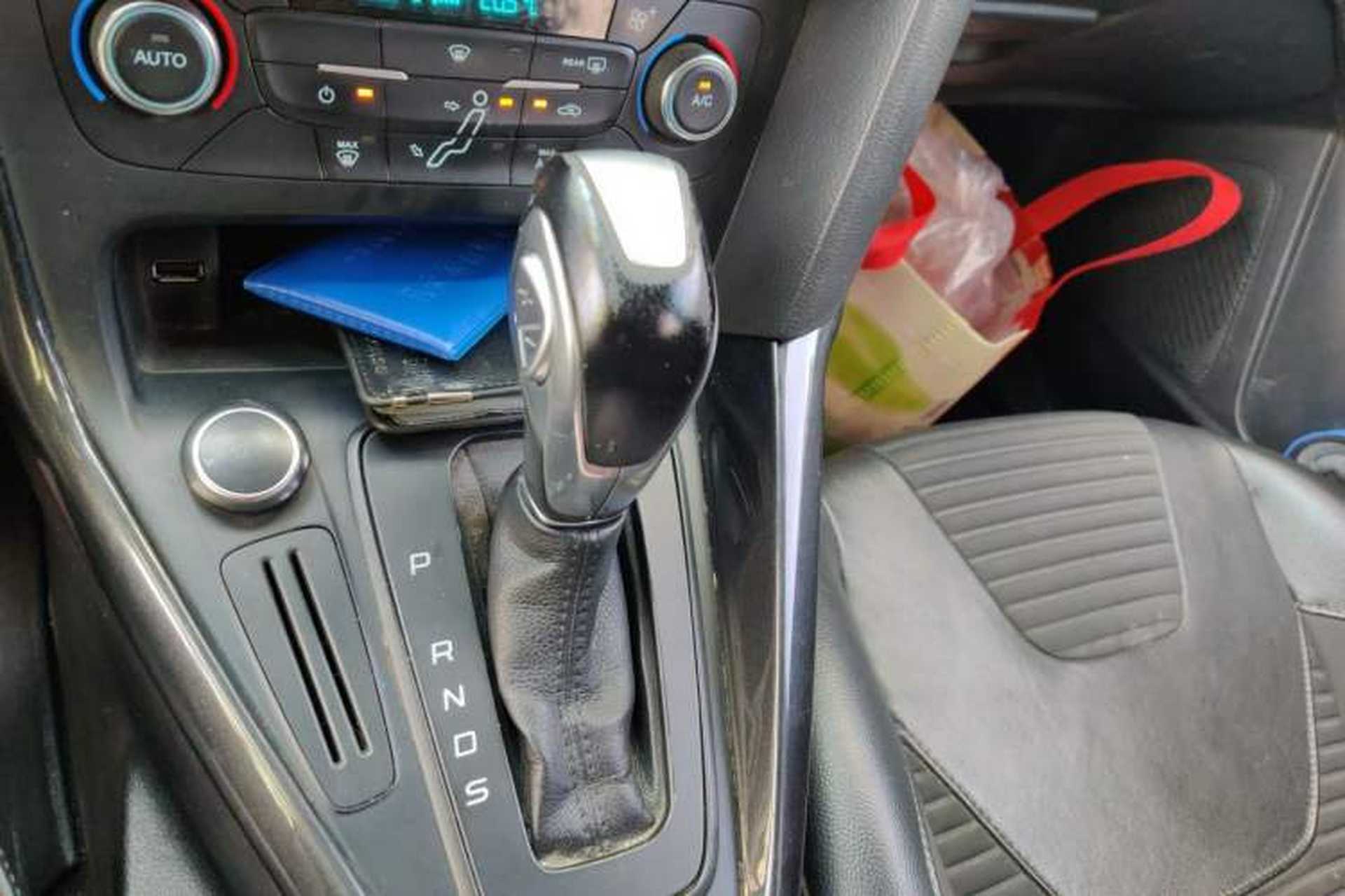 Used Ford Focus 2017 Sedan 1.6L Automatic Fashion Edition Smart Drive Version Gear Lever