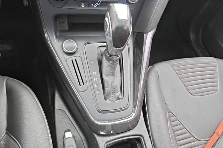 Used Ford Focus 2017 Sedan 1.6L Automatic Fashion Edition Smart Drive Version Gear Lever