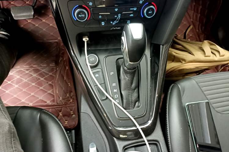 Used Ford Focus 2017 Sedan EcoBoost 180 Automatic Elite Model Gear Lever