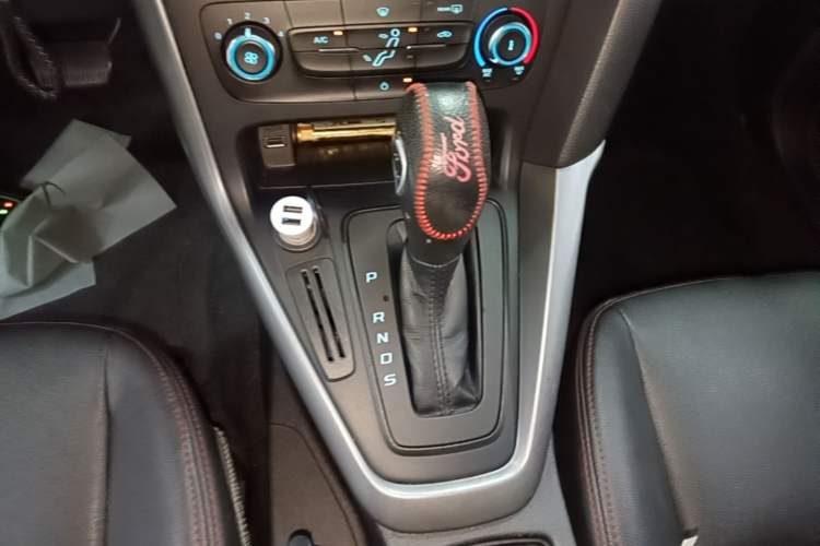 Used Ford Focus 2017 Hatchback 1.6L Automatic Comfort Plus SmartDrive Edition Gear Lever