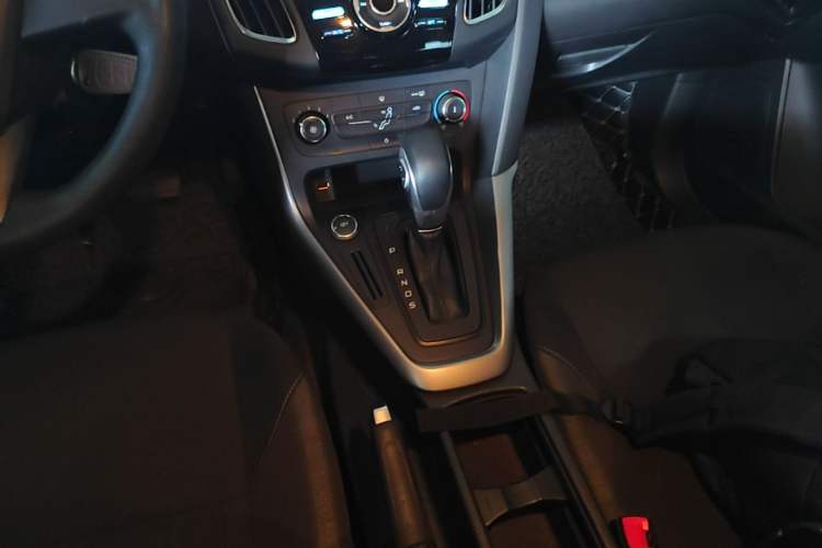 Used Ford Focus 2017 Hatchback 1.6L Automatic Comfort Plus SmartDrive Edition Gear Lever
