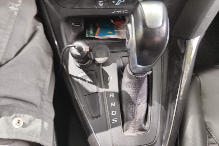 Used Ford Focus 2017 Sedan EcoBoost 180 Automatic Elite Model Gear Lever