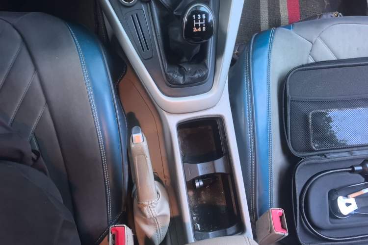 Used Ford Focus 2017 Sedan 1.6L Manual Comfort Plus SmartDrive Edition Gear Lever