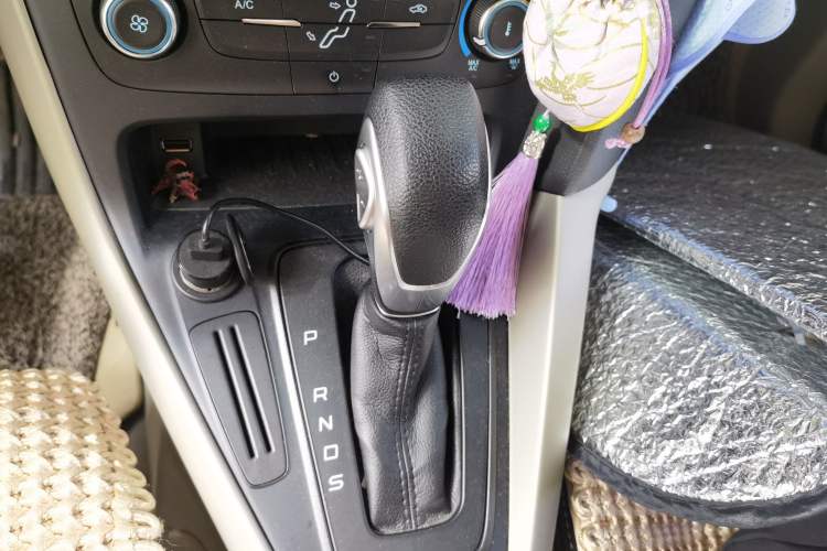 Used Ford Focus 2017 Sedan 1.6L Automatic Comfort Plus SmartDrive Edition Gear Lever