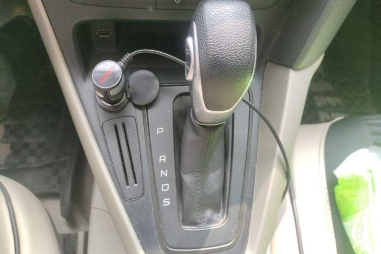 Used Ford Focus 2017 Sedan 1.6L Automatic Comfort Plus SmartDrive Edition Gear Lever