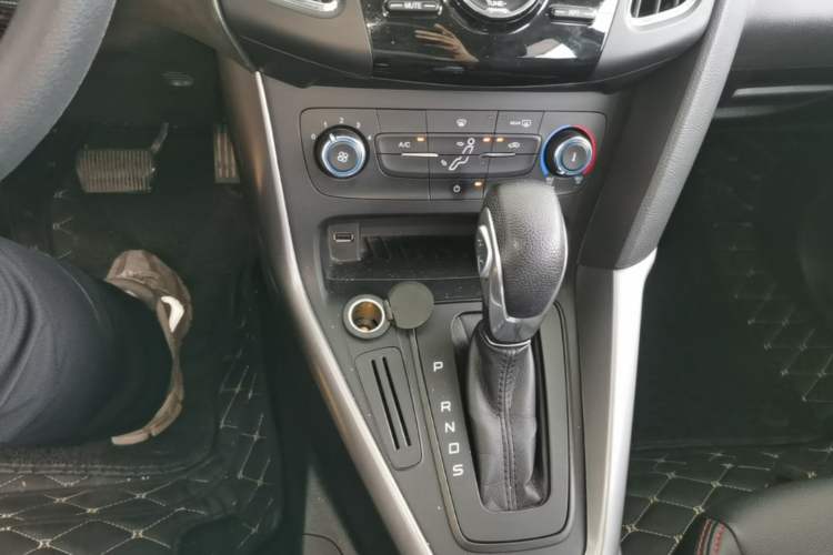 Used Ford Focus 2017 Hatchback 1.6L Automatic Comfort Plus SmartDrive Edition Gear Lever