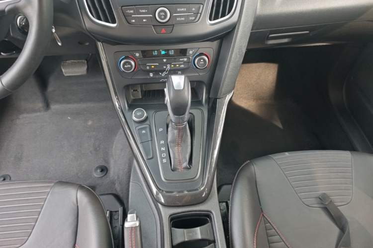 Used Ford Focus 2017 1.5T CTCC White and Black Limited Edition Gear Lever