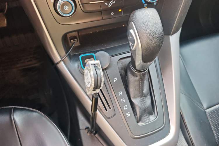 Used Ford Focus 2017 Hatchback 1.6L Automatic Comfort Plus SmartDrive Edition Gear Lever