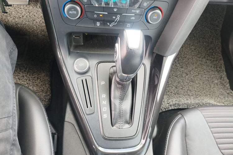 Used Ford Focus 2017 Sedan 1.6L Automatic Fashion Edition Smart Drive Version Gear Lever