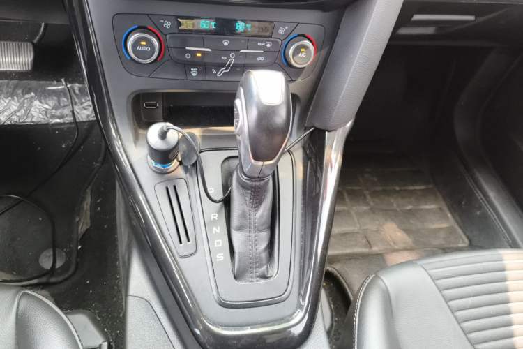 Used Ford Focus 2017 Sedan 1.6L Automatic Fashion Edition Smart Drive Version Gear Lever