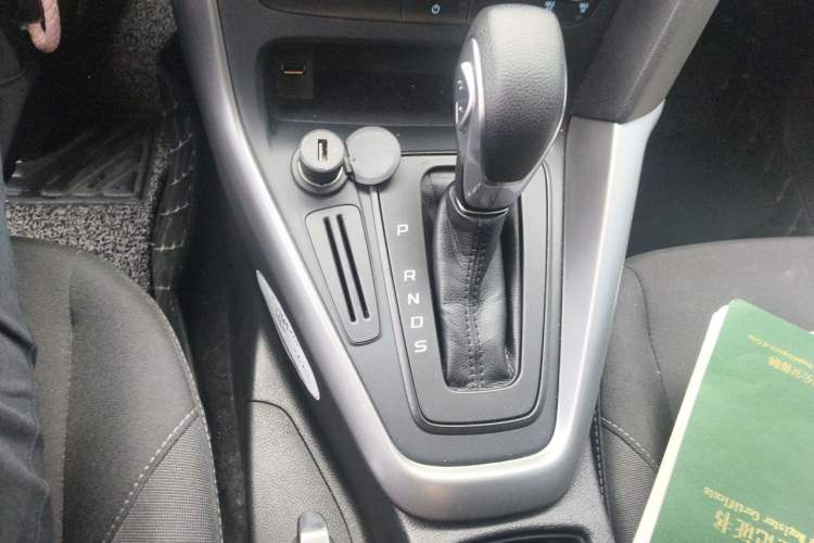 Used Ford Focus 2017 Hatchback 1.6L Automatic Comfort Plus SmartDrive Edition Gear Lever