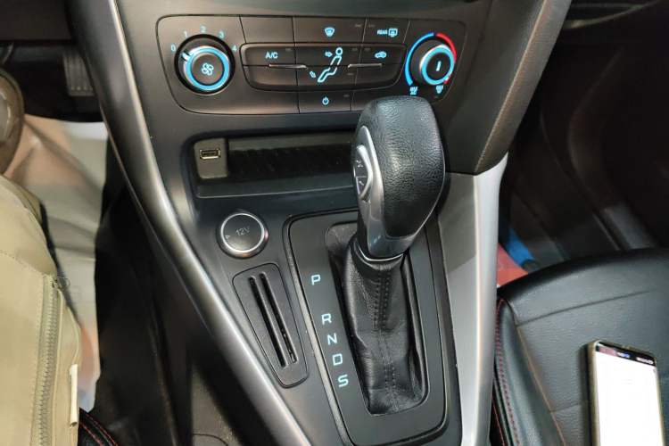Used Ford Focus 2017 Hatchback 1.6L Automatic Comfort Plus SmartDrive Edition Gear Lever