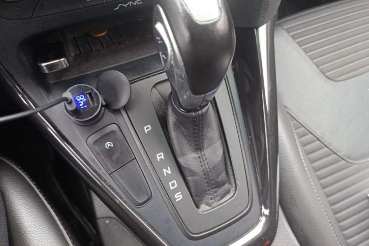 Used Ford Focus 2017 Sedan EcoBoost 180 Automatic Elite Model Gear Lever