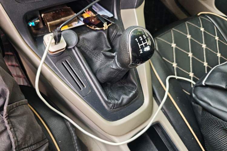 Used Ford Focus 2017 Sedan 1.6L Manual Comfort Plus SmartDrive Edition Gear Lever