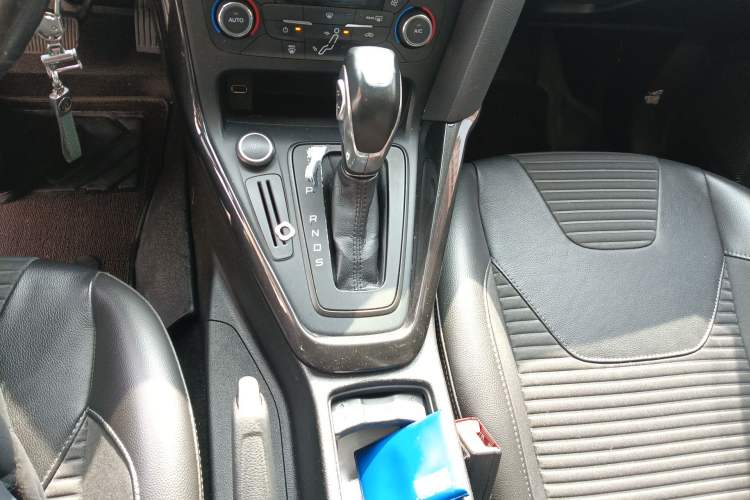Used Ford Focus 2017 Hatchback 1.6L Automatic Fashion Edition Smart Drive Version Gear Lever