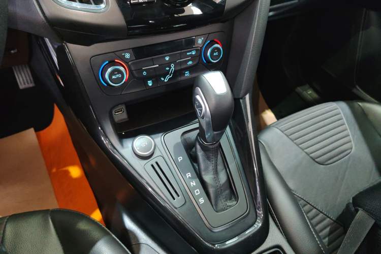 Used Ford Focus 2017 Hatchback 1.6L Automatic Fashion Edition Smart Drive Version Gear Lever