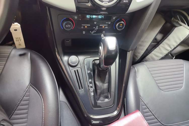 Used Ford Focus 2017 Sedan 1.6L Automatic Fashion Edition Smart Drive Version Gear Lever