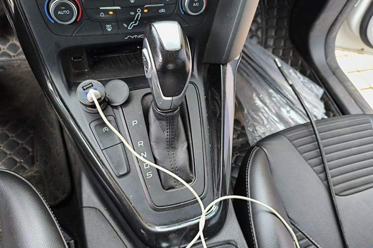 Used Ford Focus 2017 Sedan EcoBoost 180 Automatic Elite Model Gear Lever