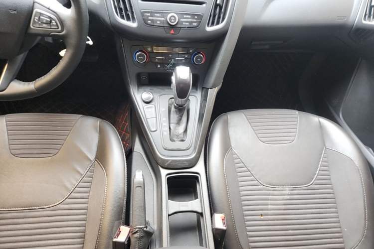 Used Ford Focus 2017 Sedan EcoBoost 180 Automatic Elite Model Gear Lever