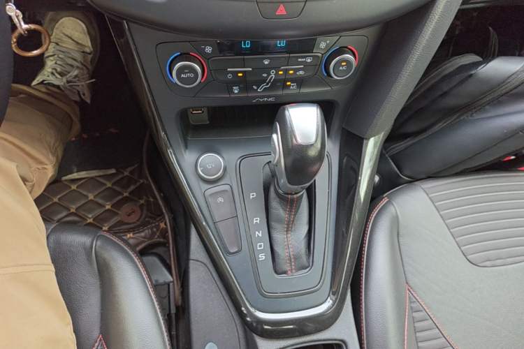 Used Ford Focus 2017 1.5T CTCC White and Black Limited Edition Gear Lever