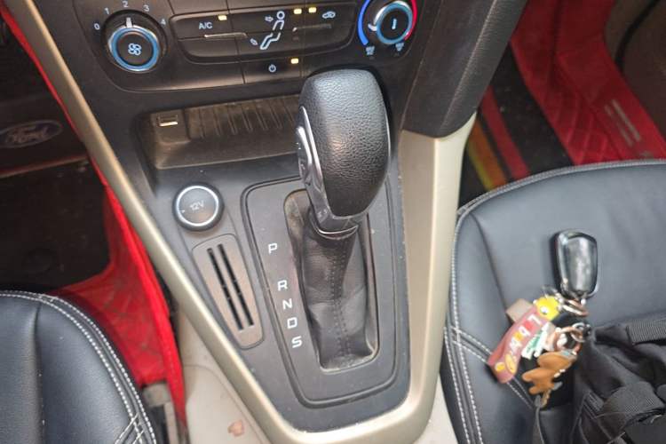 Used Ford Focus 2017 Sedan 1.6L Automatic Comfort Plus SmartDrive Edition Gear Lever