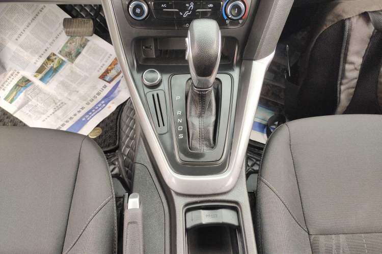 Used Ford Focus 2017 Hatchback 1.6L Automatic Comfort Plus SmartDrive Edition Gear Lever