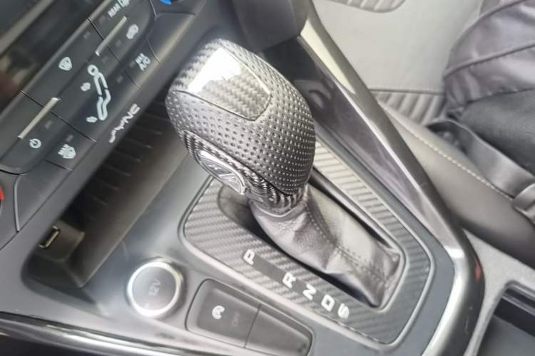 Used Ford Focus 2017 Hatchback EcoBoost 180 Automatic Elite Model Gear Lever
